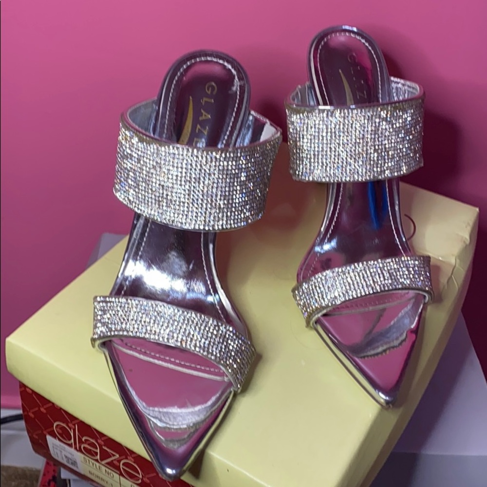 Heels - Picture 2 of 3